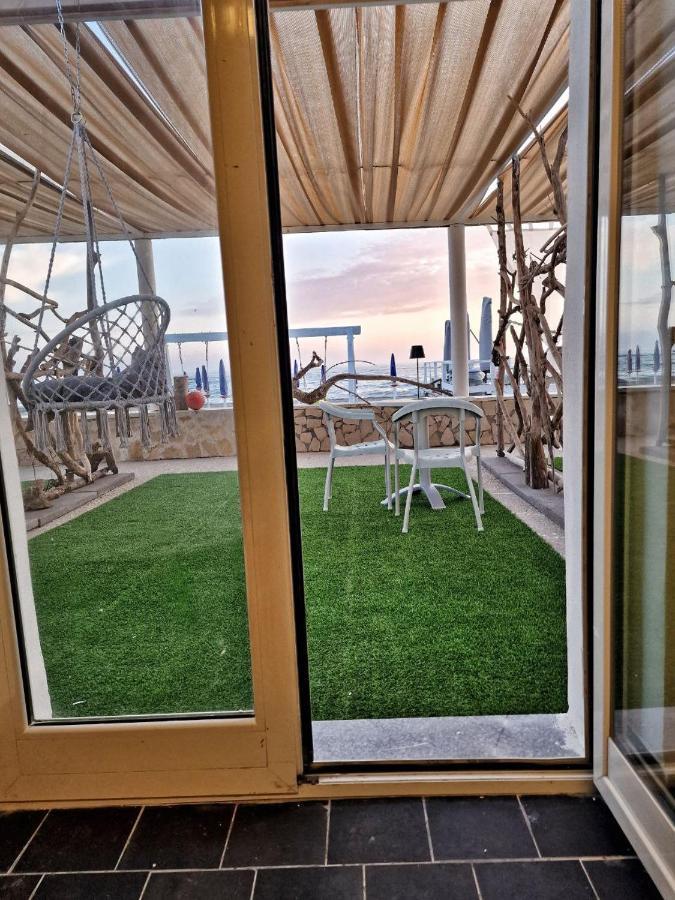 Beach Suites - By Lido Scalzone Castel Volturno Ngoại thất bức ảnh