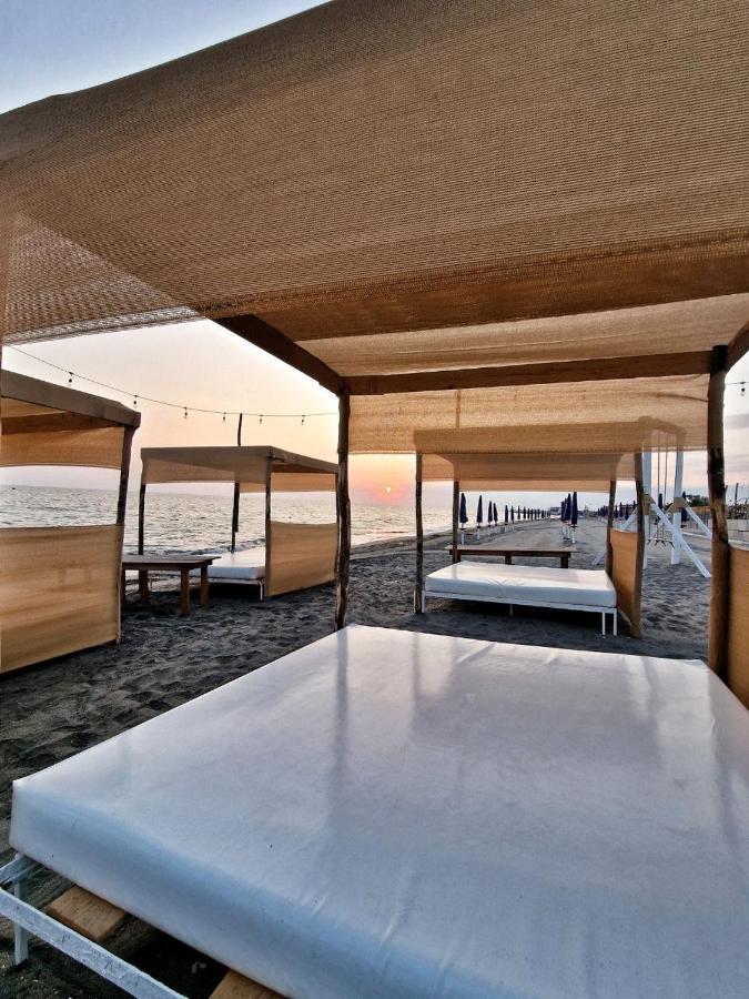 Beach Suites - By Lido Scalzone Castel Volturno Ngoại thất bức ảnh
