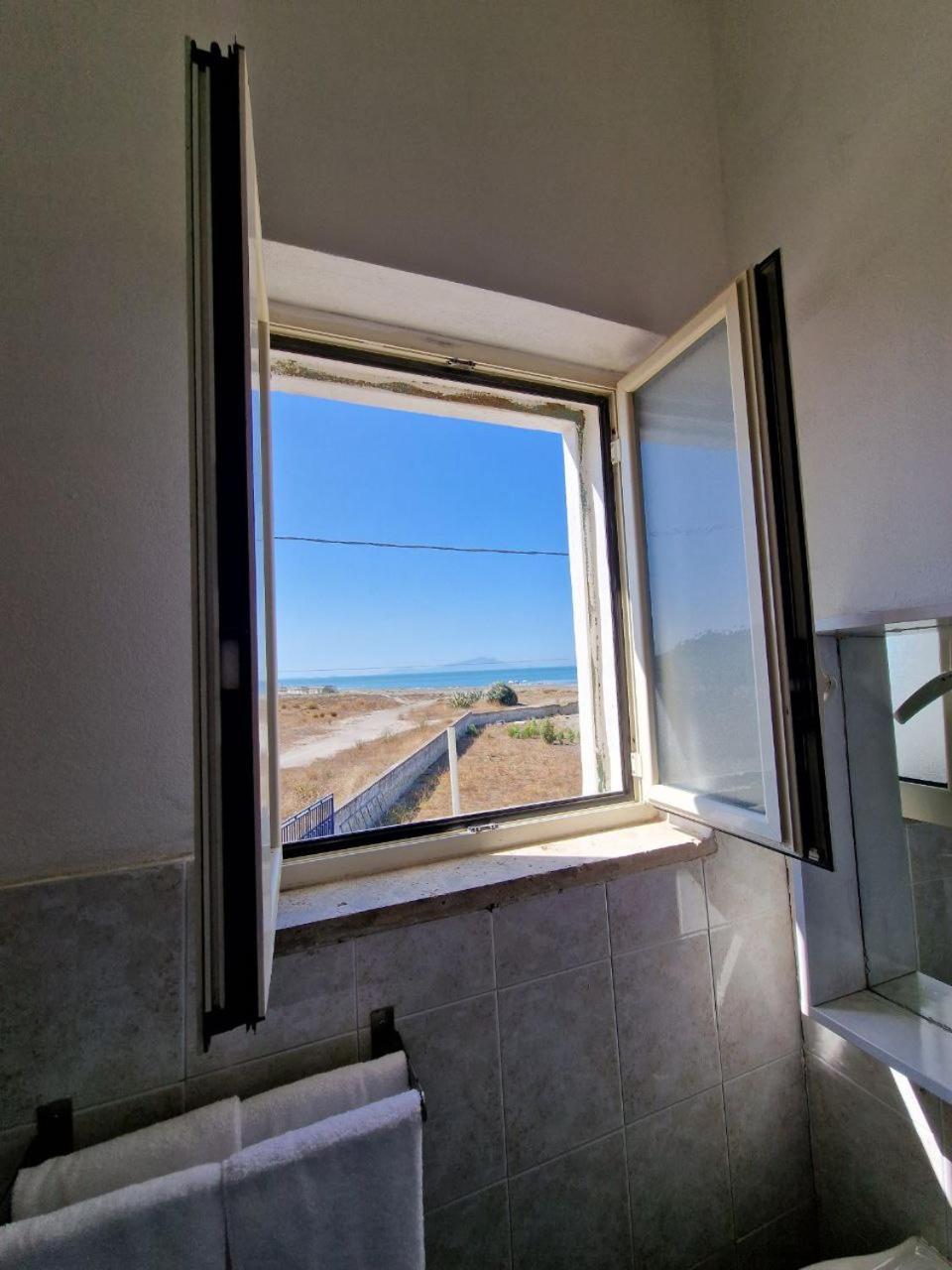 Beach Suites - By Lido Scalzone Castel Volturno Ngoại thất bức ảnh